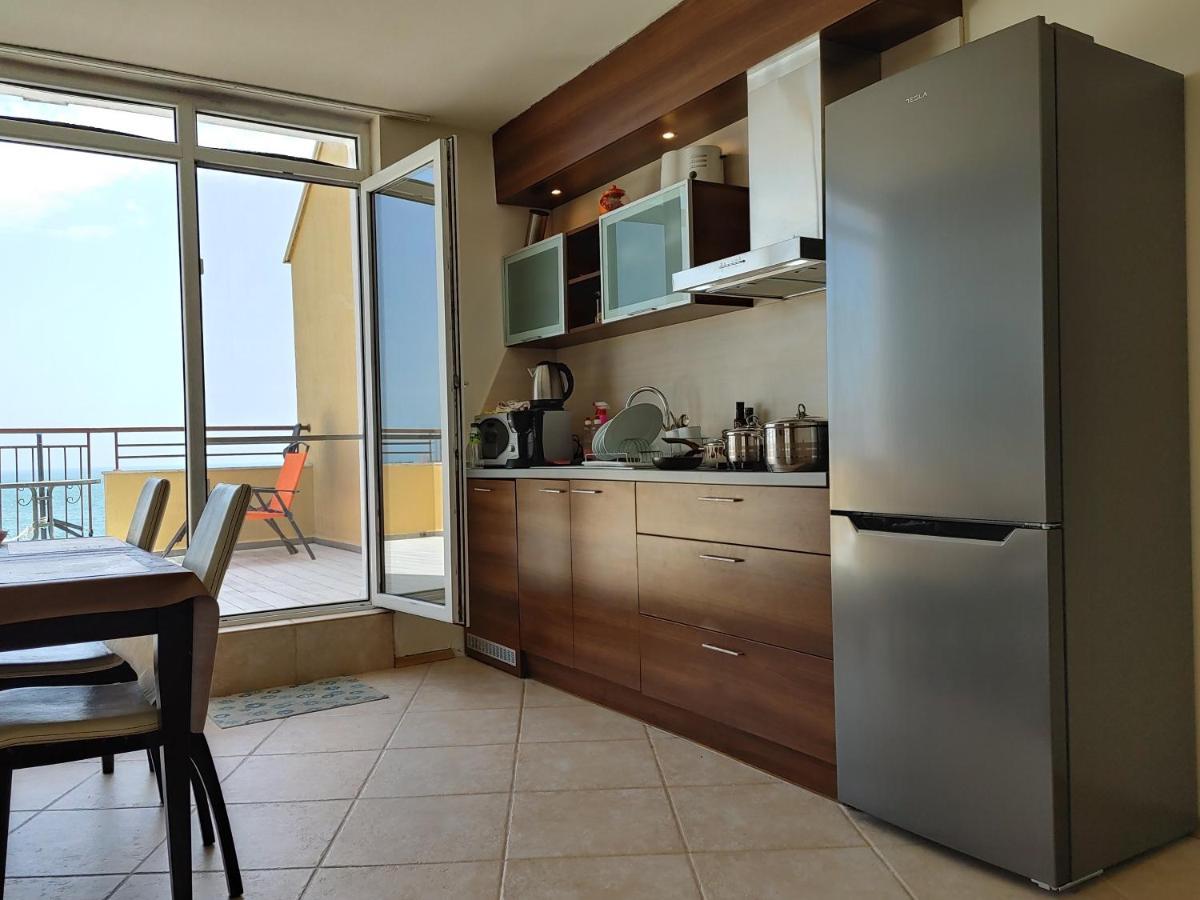 Akb Apartment Sea View Aheloy Ngoại thất bức ảnh