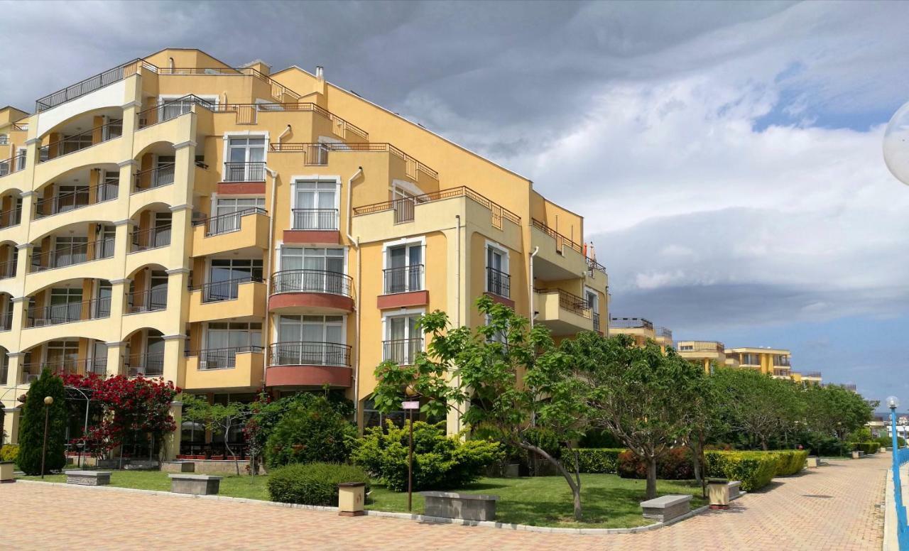 Akb Apartment Sea View Aheloy Ngoại thất bức ảnh